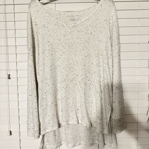 White waffle shirt with marble accent